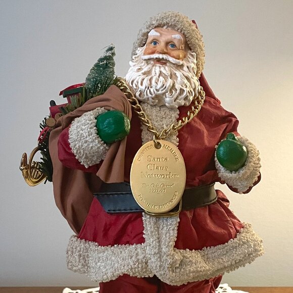 Two VINTAGE "POSSIBLE DREAMS" Clothtique Santas, Collectible Santas - Picture 2 of 14